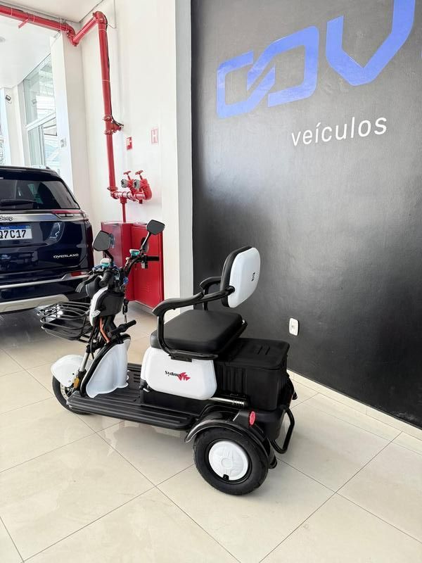 Conduzza Triciclo Sydney 2025/2025 COVEL VEICULOS ENCANTADO / Carros no Vale