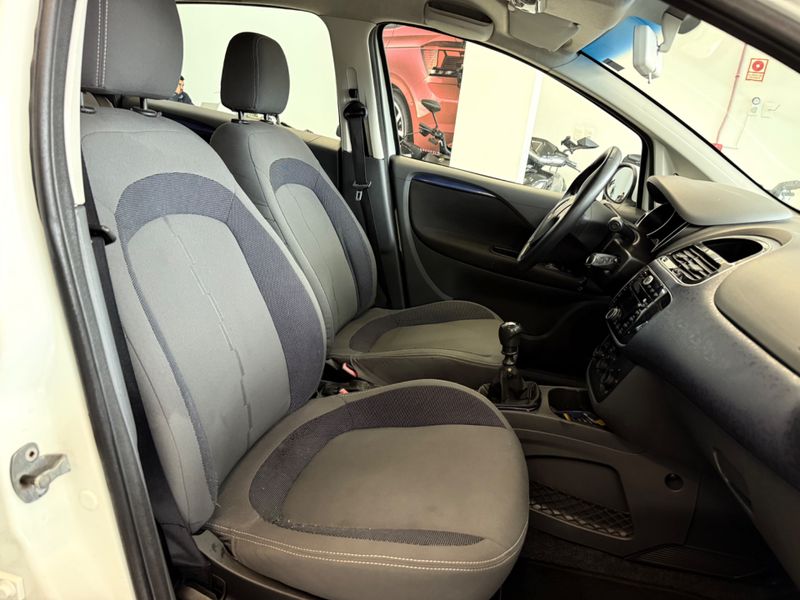 Fiat Punto Attractive Italia 1.4 2012/2013 COVEL VEICULOS ENCANTADO / Carros no Vale