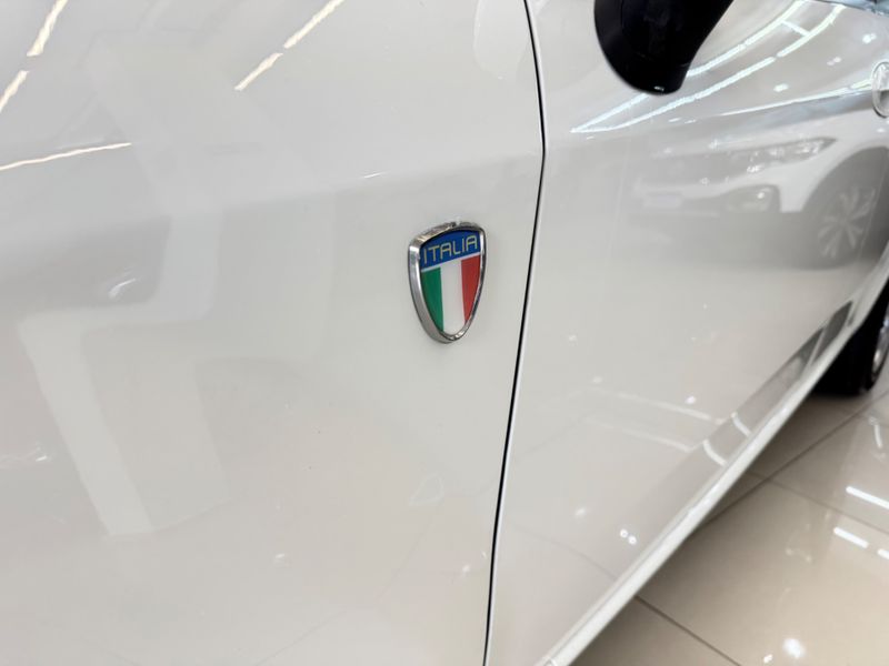 Fiat Punto Attractive Italia 1.4 2012/2013 COVEL VEICULOS ENCANTADO / Carros no Vale