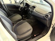 Fiat Punto Attractive Italia 1.4 2012/2013 COVEL VEICULOS ENCANTADO / Carros no Vale