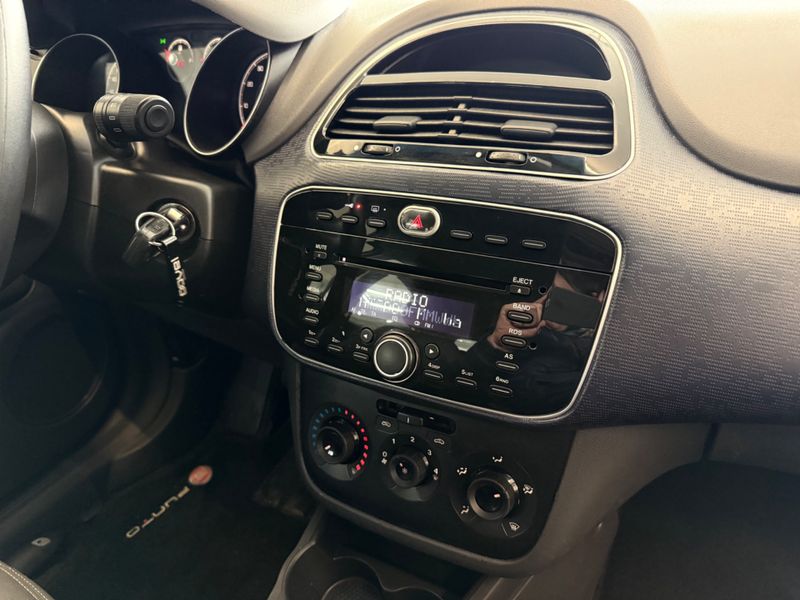 Fiat Punto Attractive Italia 1.4 2012/2013 COVEL VEICULOS ENCANTADO / Carros no Vale