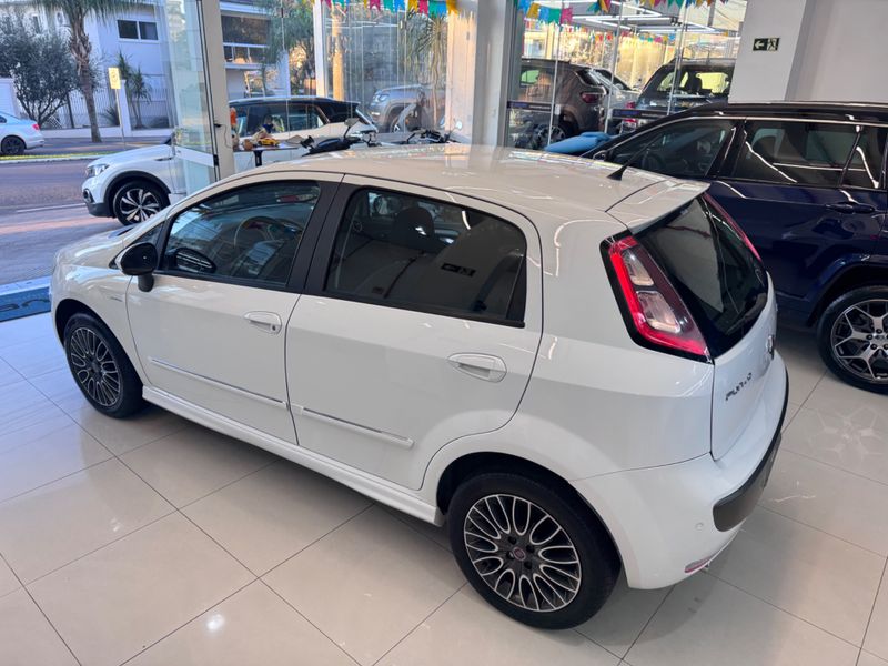 Fiat Punto Sporting 1.8 2013/2014 COVEL VEICULOS ENCANTADO / Carros no Vale