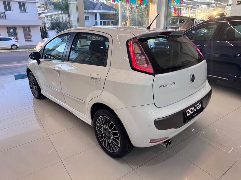 Fiat Punto Sporting 1.8 2013/2014 COVEL VEICULOS ENCANTADO / Carros no Vale