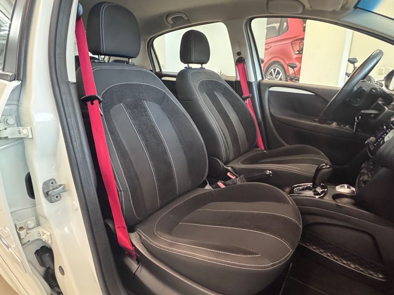 Fiat Punto Sporting 1.8 2013/2014 COVEL VEICULOS ENCANTADO / Carros no Vale