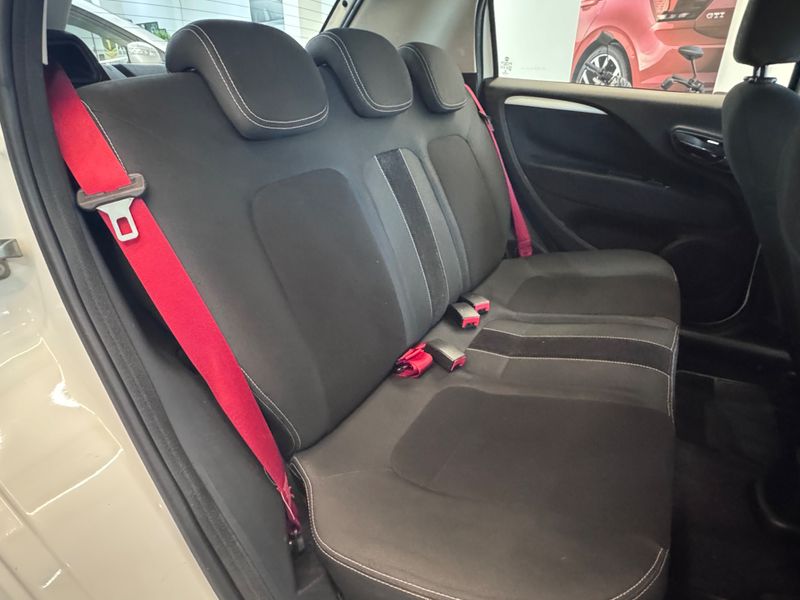 Fiat Punto Sporting 1.8 2013/2014 COVEL VEICULOS ENCANTADO / Carros no Vale