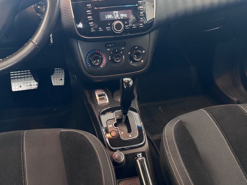 Fiat Punto Sporting 1.8 2013/2014 COVEL VEICULOS ENCANTADO / Carros no Vale