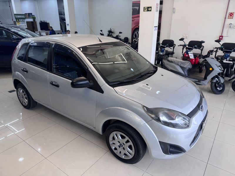 Ford Fiesta 1.6 2011/2012 COVEL VEICULOS ENCANTADO / Carros no Vale