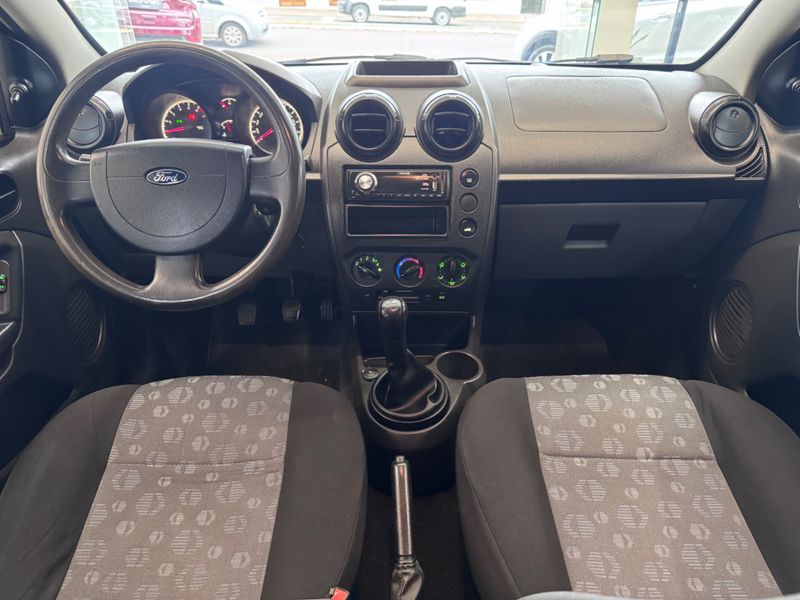 Ford Fiesta 1.6 2011/2012 COVEL VEICULOS ENCANTADO / Carros no Vale