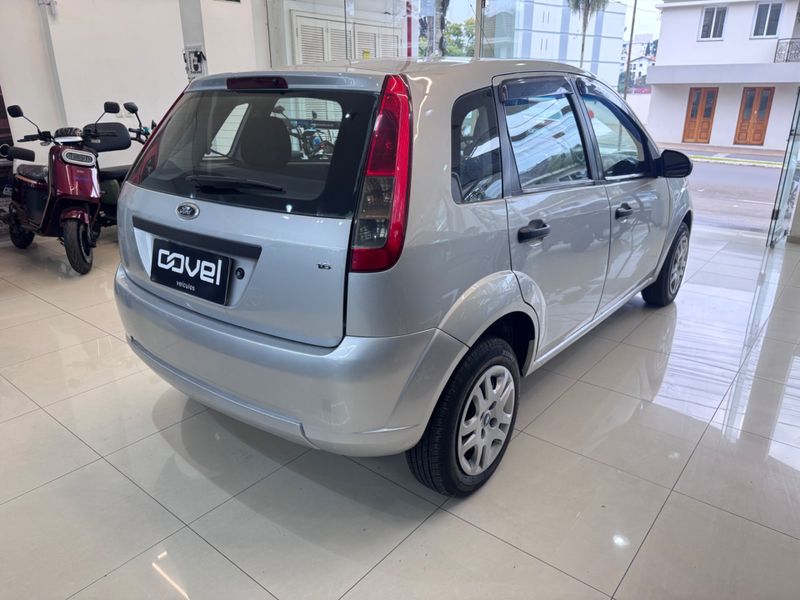 Ford Fiesta 1.6 2011/2012 COVEL VEICULOS ENCANTADO / Carros no Vale