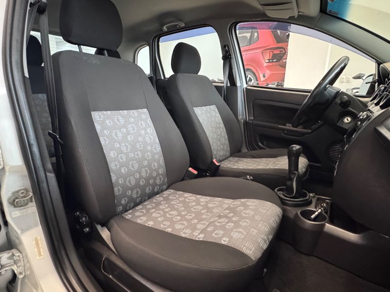 Ford Fiesta 1.6 2011/2012 COVEL VEICULOS ENCANTADO / Carros no Vale