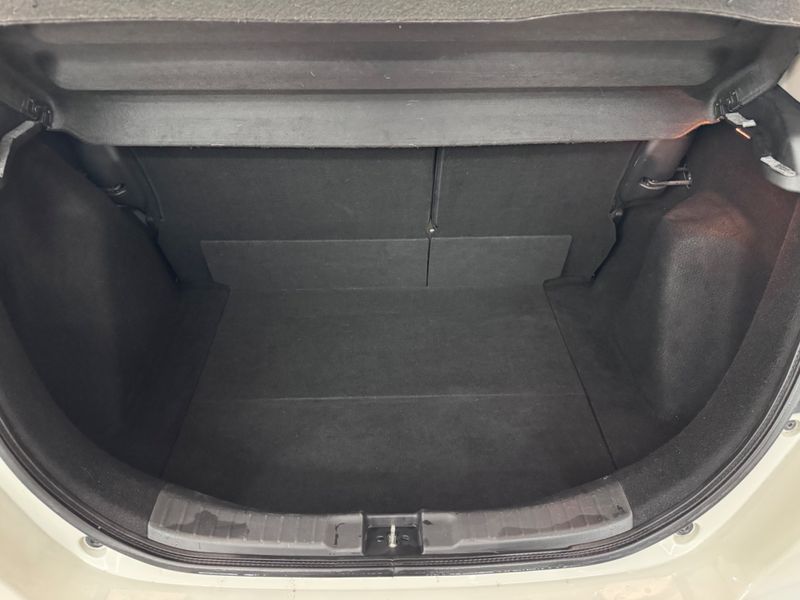Honda Fit Ex 1.5 16v 2017/2018 COVEL VEICULOS ENCANTADO / Carros no Vale