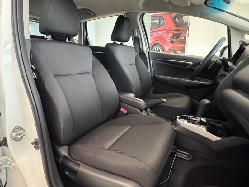Honda Fit Ex 1.5 16v 2017/2018 COVEL VEICULOS ENCANTADO / Carros no Vale