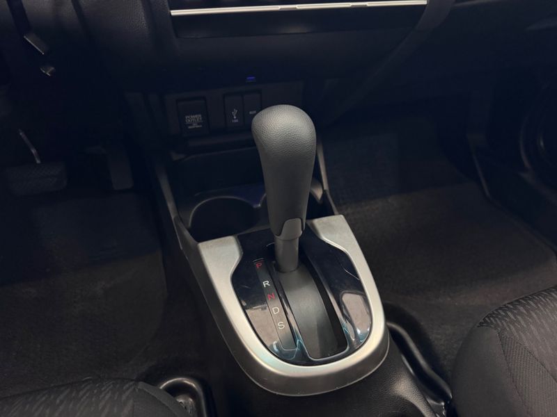 Honda Fit Ex 1.5 16v 2017/2018 COVEL VEICULOS ENCANTADO / Carros no Vale