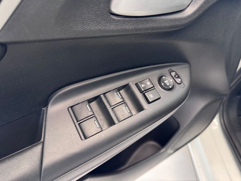 Honda Fit Ex 1.5 16v 2017/2018 COVEL VEICULOS ENCANTADO / Carros no Vale