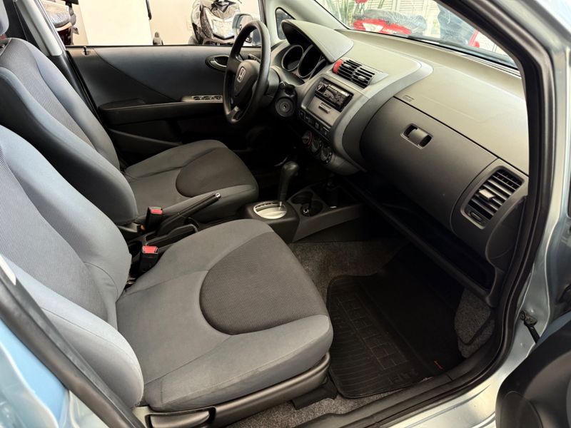 Honda Fit Ex 2005/2005 COVEL VEICULOS ENCANTADO / Carros no Vale