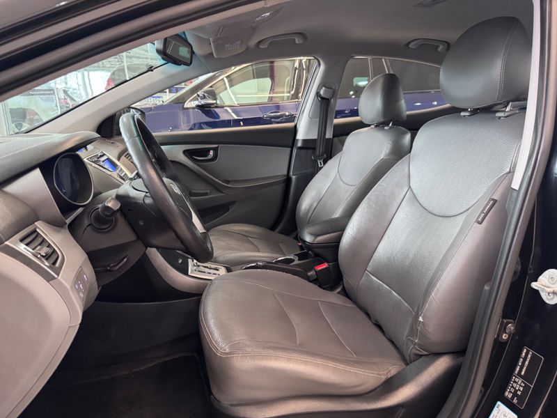 Hyundai Elantra Gls 2012/2013 COVEL VEICULOS ENCANTADO / Carros no Vale