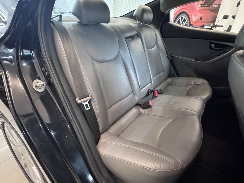 Hyundai Elantra Gls 2012/2013 COVEL VEICULOS ENCANTADO / Carros no Vale