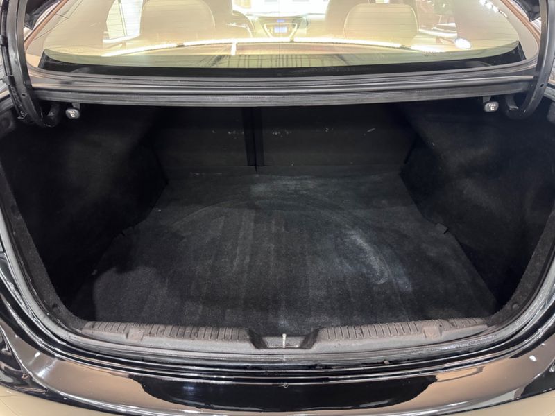 Hyundai Elantra Gls 2012/2013 COVEL VEICULOS ENCANTADO / Carros no Vale