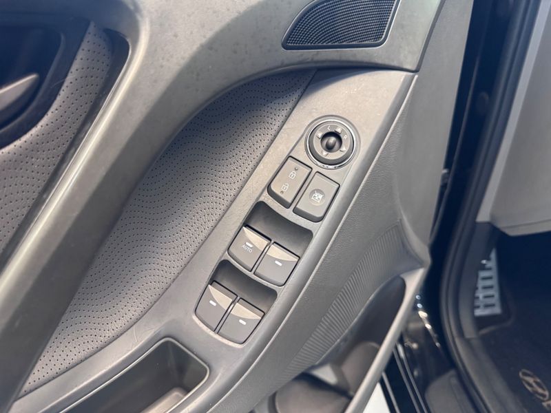 Hyundai Elantra Gls 2012/2013 COVEL VEICULOS ENCANTADO / Carros no Vale
