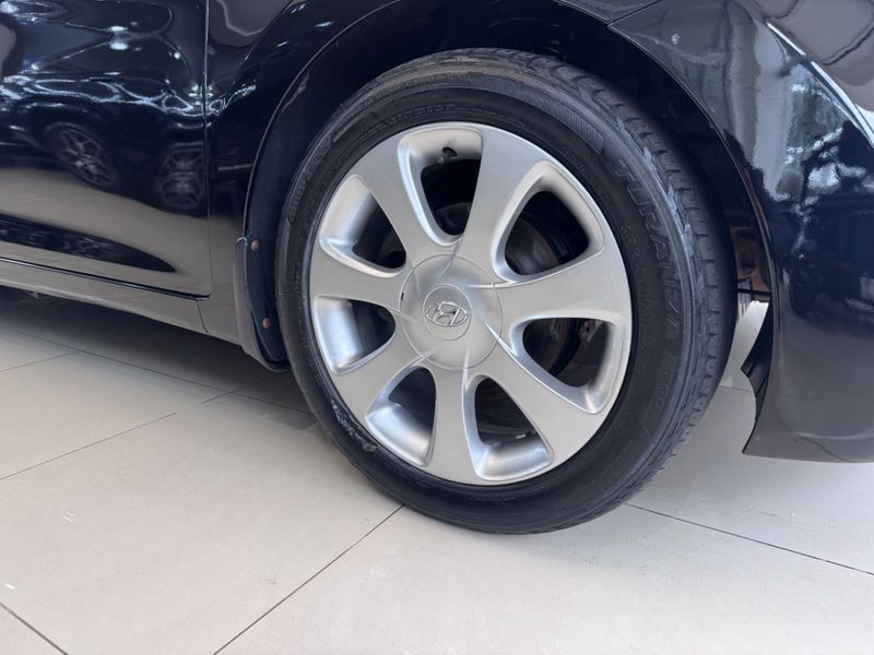 Hyundai Elantra Gls 2012/2013 COVEL VEICULOS ENCANTADO / Carros no Vale
