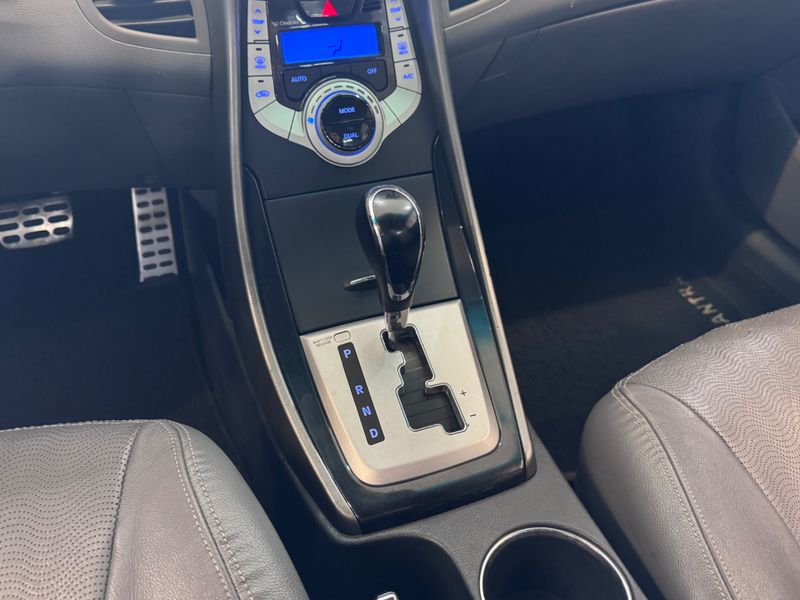 Hyundai Elantra Gls 2012/2013 COVEL VEICULOS ENCANTADO / Carros no Vale