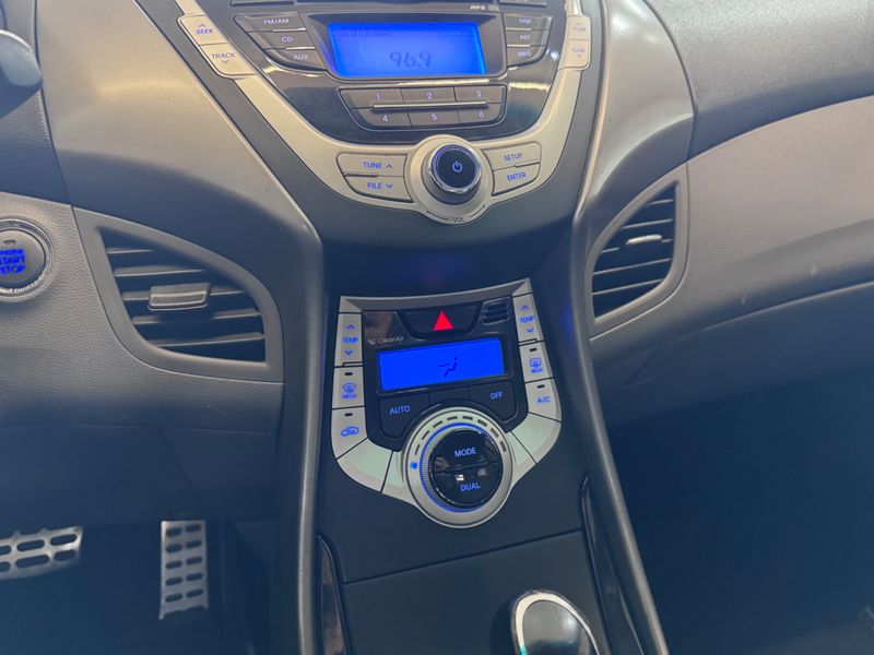 Hyundai Elantra Gls 2012/2013 COVEL VEICULOS ENCANTADO / Carros no Vale