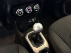 Jeep Renegade 1.8 16v Sport 2015/2016 COVEL VEICULOS ENCANTADO / Carros no Vale