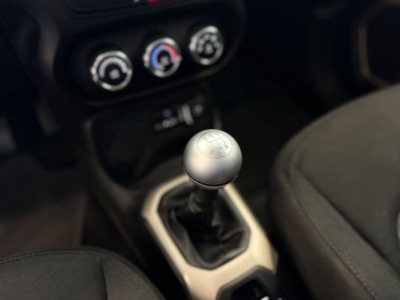 Jeep Renegade 1.8 16v Sport 2015/2016 COVEL VEICULOS ENCANTADO / Carros no Vale