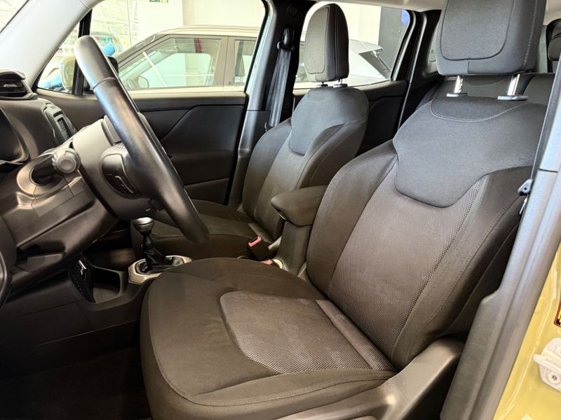 Jeep Renegade 1.8 16v Sport 2015/2016 COVEL VEICULOS ENCANTADO / Carros no Vale