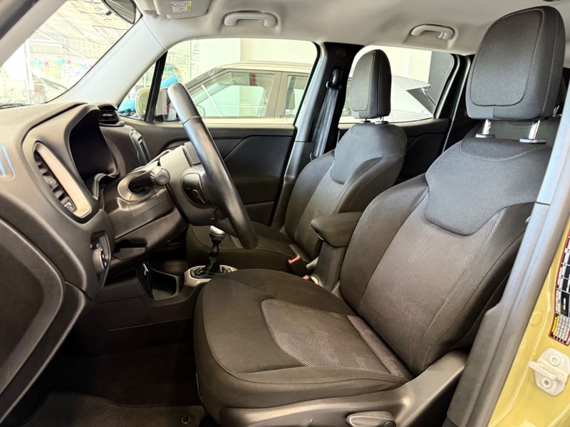 Jeep Renegade 1.8 16v Sport 2015/2016 COVEL VEICULOS ENCANTADO / Carros no Vale