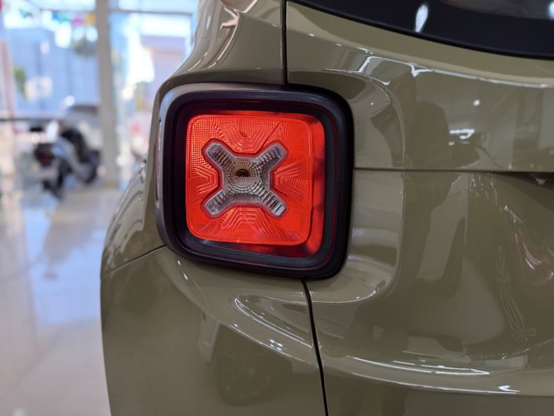 Jeep Renegade 1.8 16v Sport 2015/2016 COVEL VEICULOS ENCANTADO / Carros no Vale