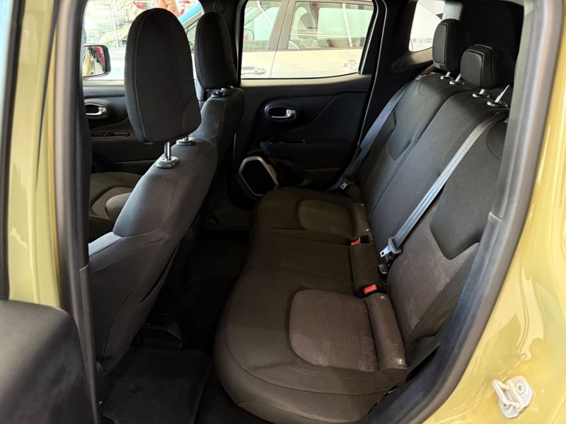 Jeep Renegade 1.8 16v Sport 2015/2016 COVEL VEICULOS ENCANTADO / Carros no Vale