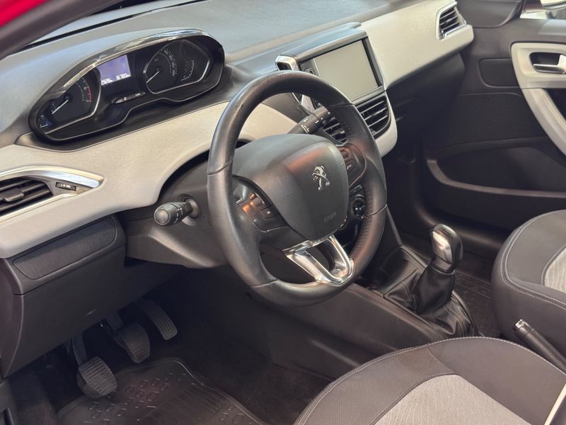 Peugeot 208 1.5 Active Pack 8v 2013/2014 COVEL VEICULOS ENCANTADO / Carros no Vale