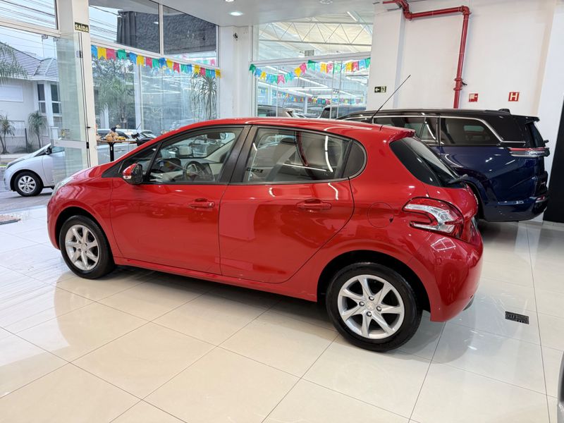 Peugeot 208 1.5 Active Pack 8v 2013/2014 COVEL VEICULOS ENCANTADO / Carros no Vale