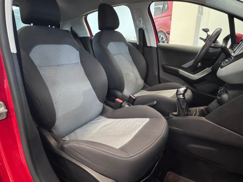 Peugeot 208 1.5 Active Pack 8v 2013/2014 COVEL VEICULOS ENCANTADO / Carros no Vale