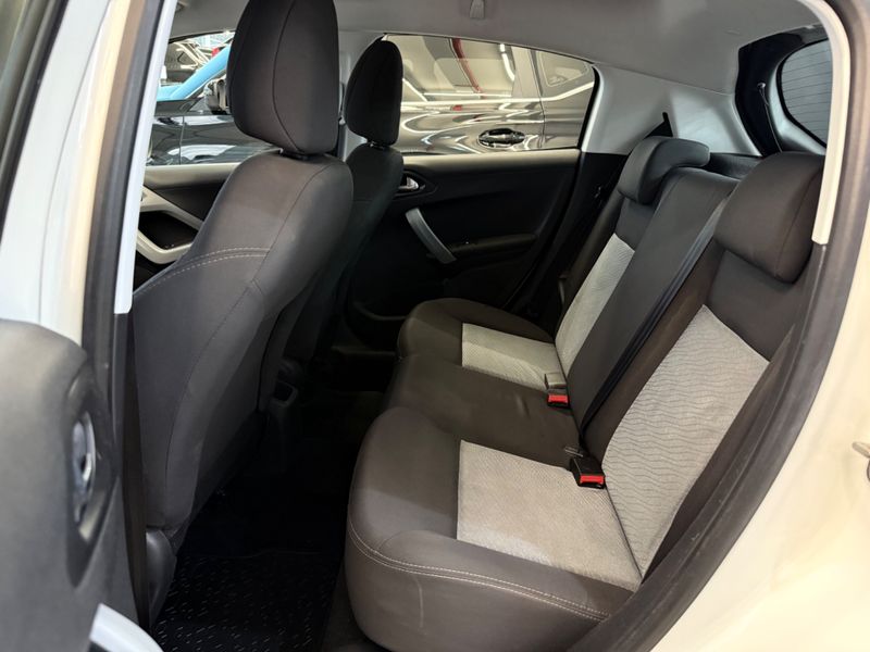 Peugeot 208 1.5 Active Pack 8v 2015/2015 COVEL VEICULOS ENCANTADO / Carros no Vale
