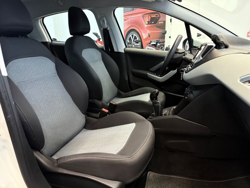 Peugeot 208 1.5 Active Pack 8v 2015/2015 COVEL VEICULOS ENCANTADO / Carros no Vale