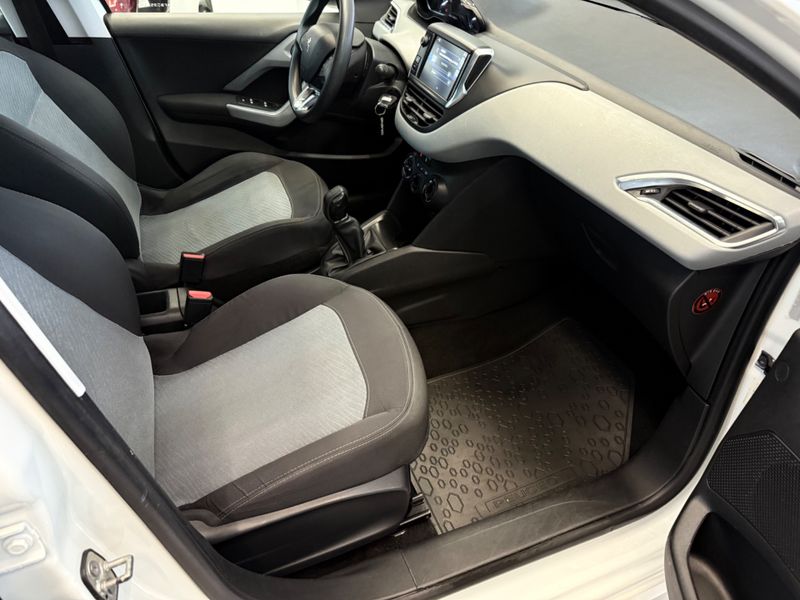 Peugeot 208 1.5 Active Pack 8v 2015/2015 COVEL VEICULOS ENCANTADO / Carros no Vale