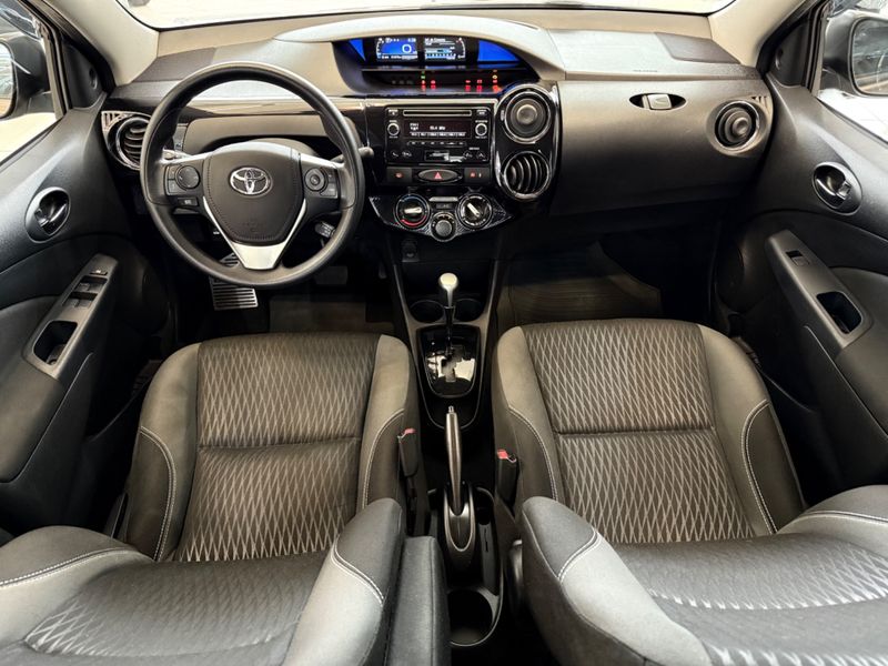 Toyota Etios Sedan X Plus 1.5 2019/2020 COVEL VEICULOS ENCANTADO / Carros no Vale