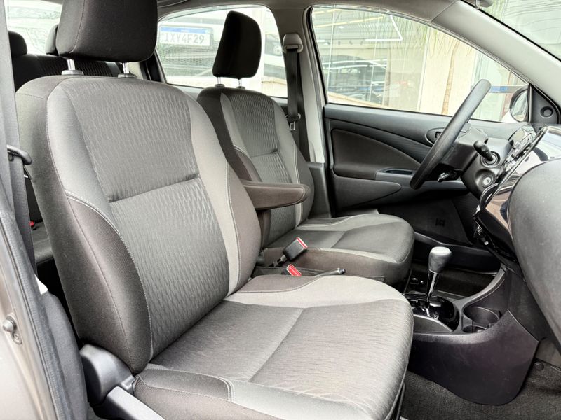 Toyota Etios Sedan X Plus 1.5 2019/2020 COVEL VEICULOS ENCANTADO / Carros no Vale