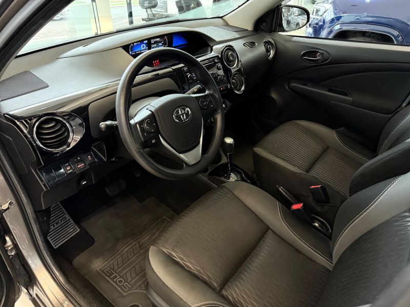 Toyota Etios Sedan X Plus 1.5 2019/2020 COVEL VEICULOS ENCANTADO / Carros no Vale