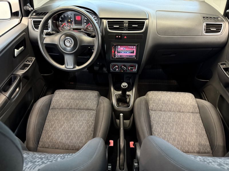 Volkswagen Fox 1.0 Gii 2012/2013 COVEL VEICULOS ENCANTADO / Carros no Vale