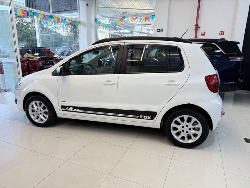 Volkswagen Fox 1.0 Gii 2012/2013 COVEL VEICULOS ENCANTADO / Carros no Vale