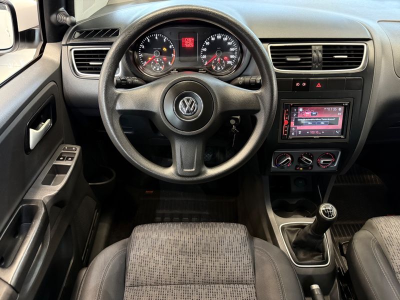 Volkswagen Fox 1.0 Gii 2012/2013 COVEL VEICULOS ENCANTADO / Carros no Vale