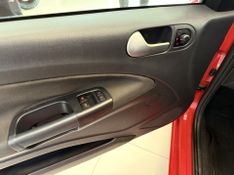 Volkswagen Voyage 1.0 Mi 8v 2013/2014 COVEL VEICULOS ENCANTADO / Carros no Vale