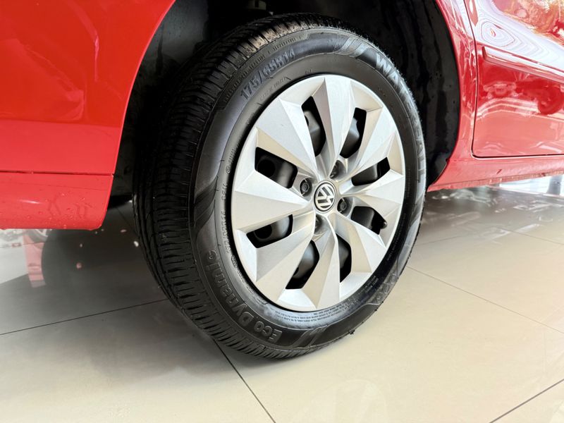 Volkswagen Voyage 1.0 Mi 8v 2013/2014 COVEL VEICULOS ENCANTADO / Carros no Vale