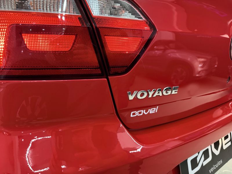Volkswagen Voyage 1.0 Mi 8v 2013/2014 COVEL VEICULOS ENCANTADO / Carros no Vale