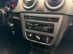 Volkswagen Voyage 1.0 Mi 8v 2013/2014 COVEL VEICULOS ENCANTADO / Carros no Vale