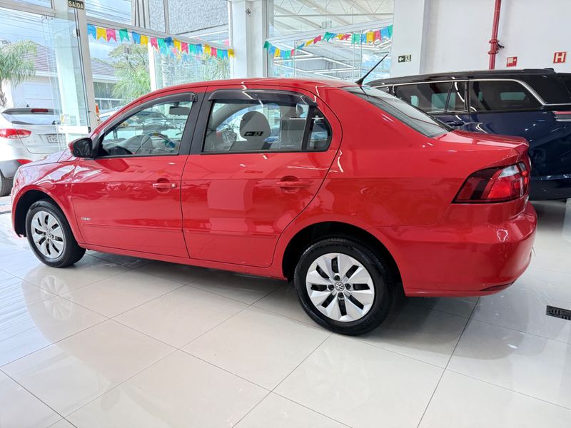 Volkswagen Voyage 1.0 Mi 8v 2013/2014 COVEL VEICULOS ENCANTADO / Carros no Vale