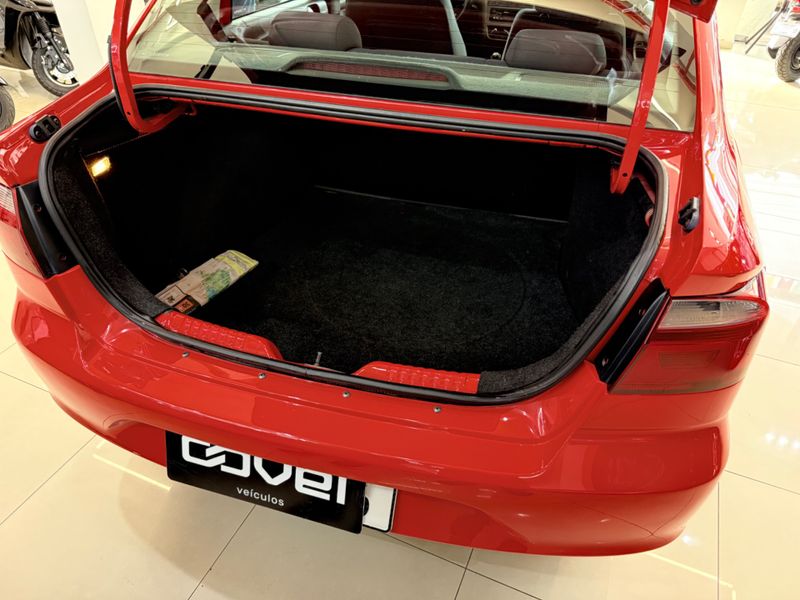 Volkswagen Voyage 1.0 Mi 8v 2013/2014 COVEL VEICULOS ENCANTADO / Carros no Vale